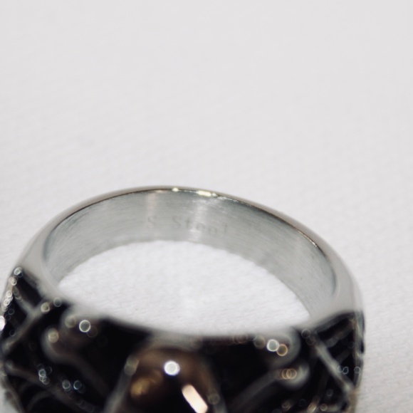 ☃️ 2/$18 Skull Ring, Stainless Steel - Picture 4 of 6